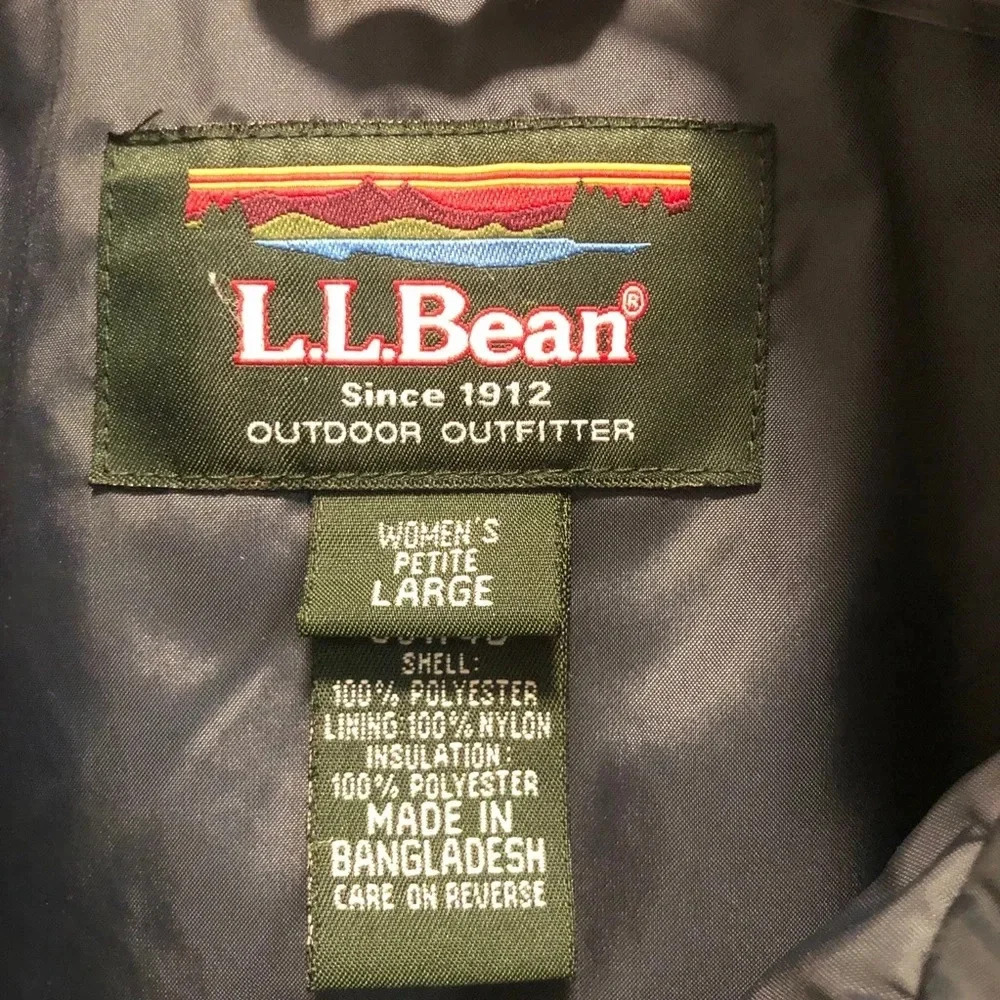 L.L.Bean Women’s Petite Large Zip Up Puffer Jacket - Picture 4 of 9